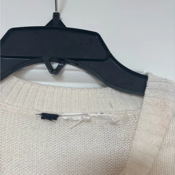 Hello Kitty Sweater - Picture 5 of 5